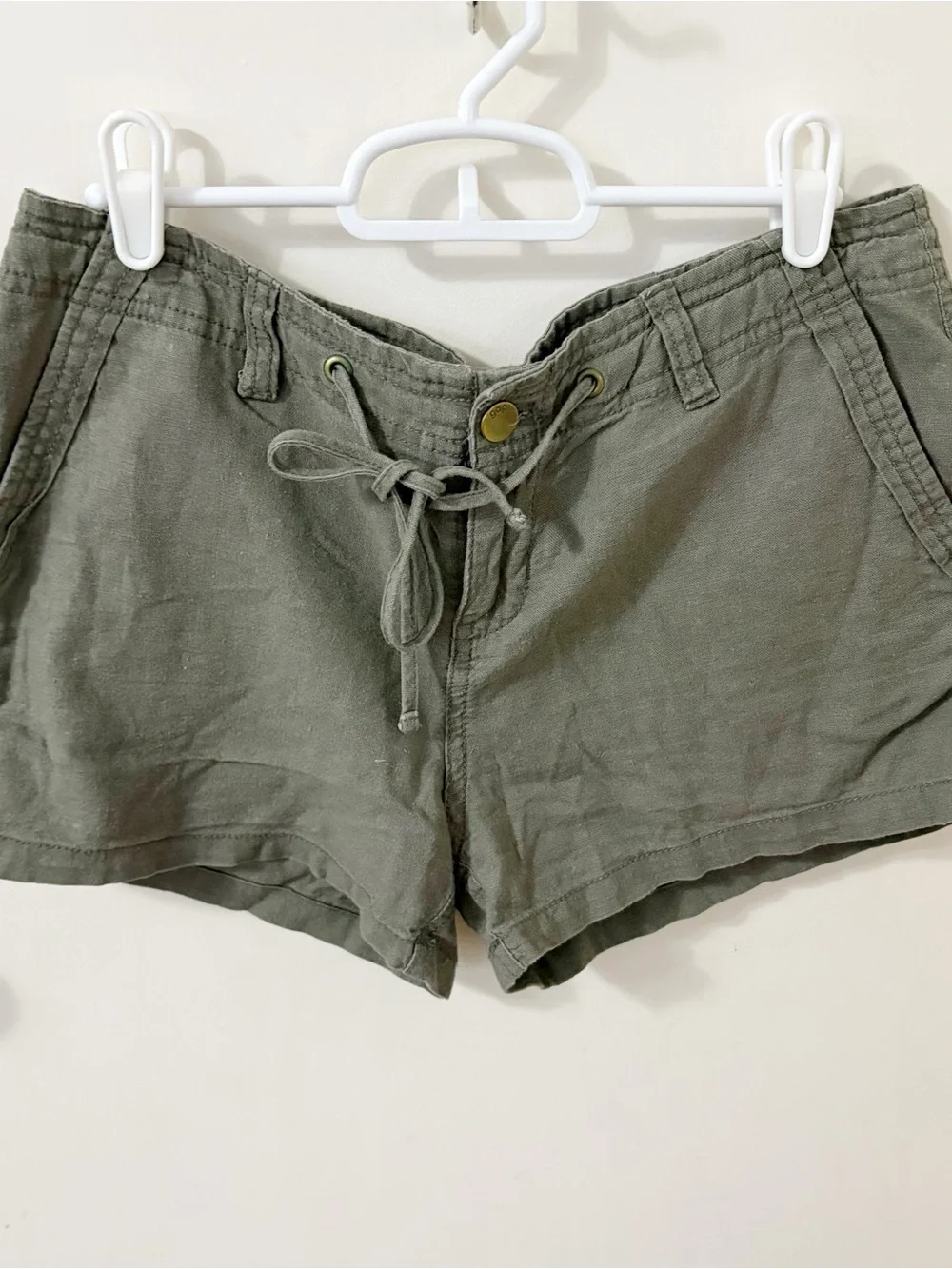 Gap Women's Olive Drawstring Linen-Blend Shorts size 4